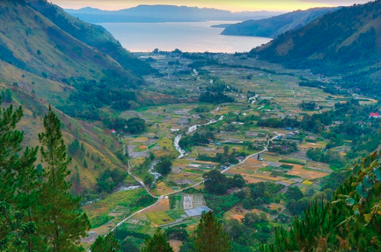 Discover Dolok Sanggul's Spectacular Landscape at South Lake Toba