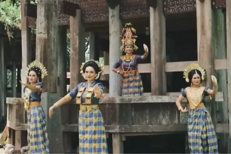 World Dance Day “Toraya Ma’gellu’” 2024