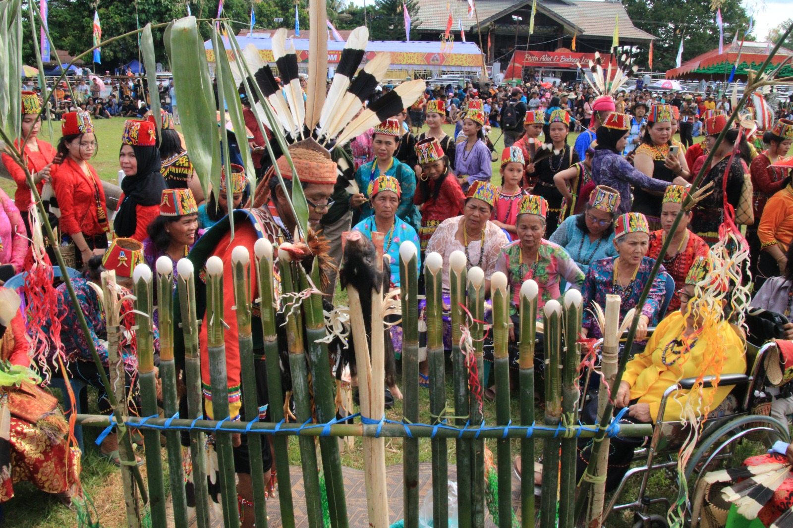 Pesta Adat dan Budaya Lomplai