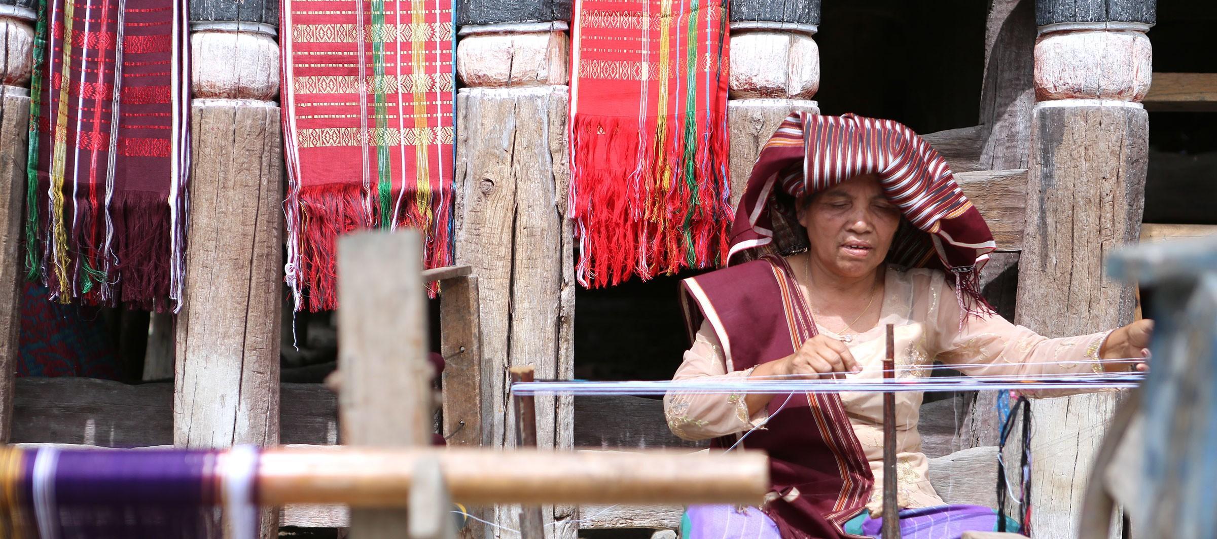 巴塔克族嘅乌洛斯手織品