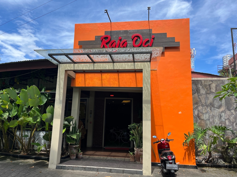 Rumah Makan Raja Oci Manado: Pedas dan Segar Khas Manado!