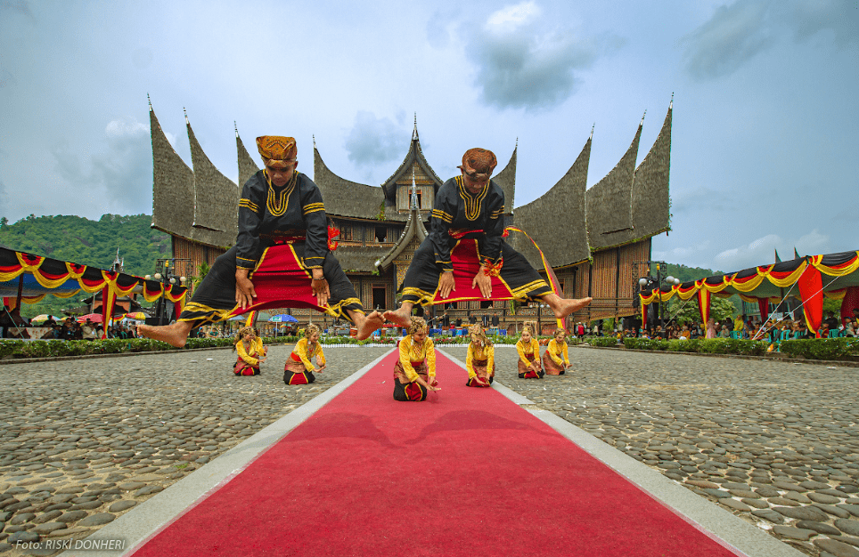 Silat, Tari, dan Kuliner di Festival Pesona Minangkabau