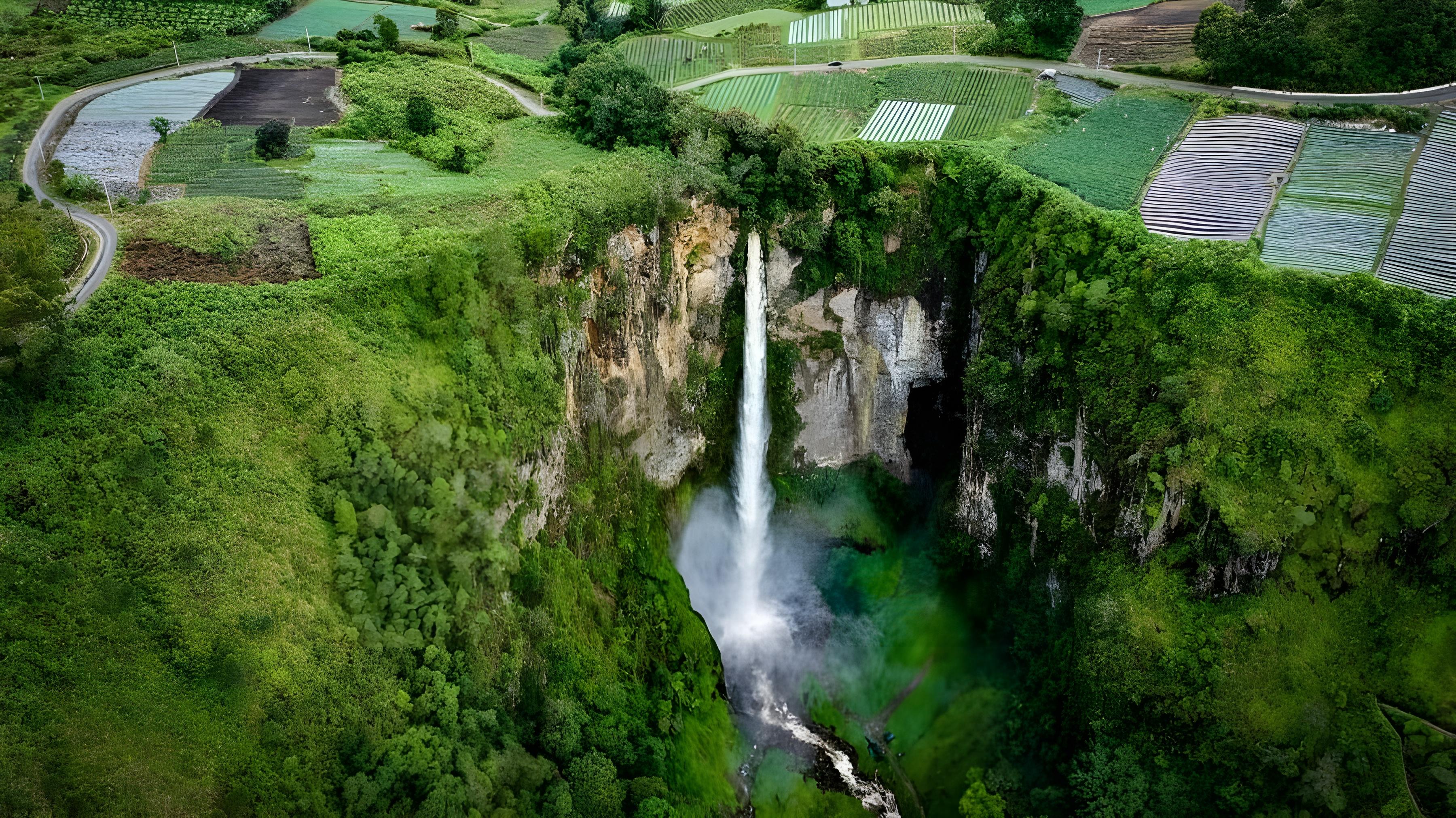 Lake Toba: Sipiso-piso Wasserfall: Ein atemberaubender Wasserfall im Karo-Land