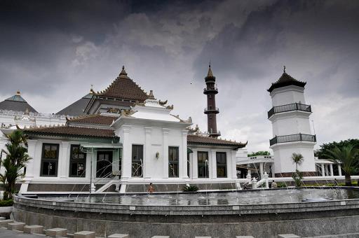 Sultan Mahmud Badaruddin Jayo Wikramo Mosque